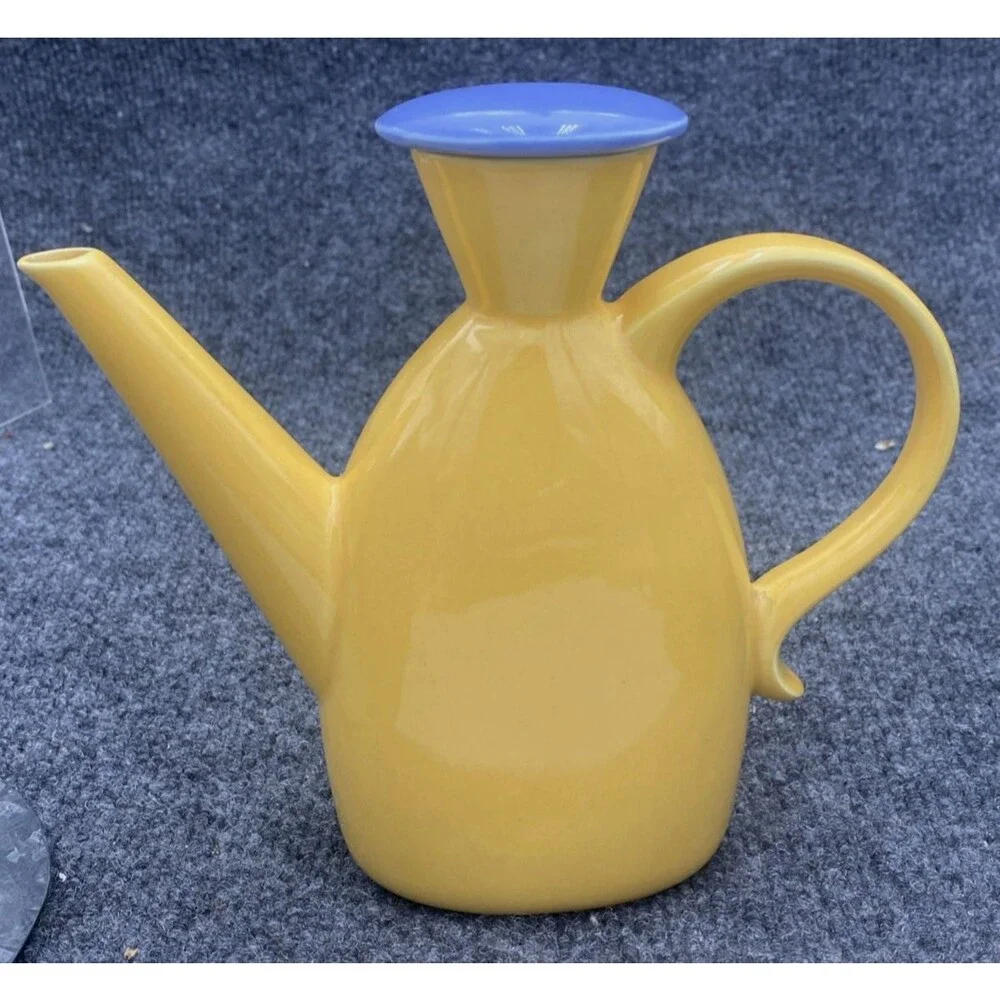 Lindt-Stymeist Colorways Yellow Cruet Oil Vinegar Pitcher Blue Lid MCM Japan
